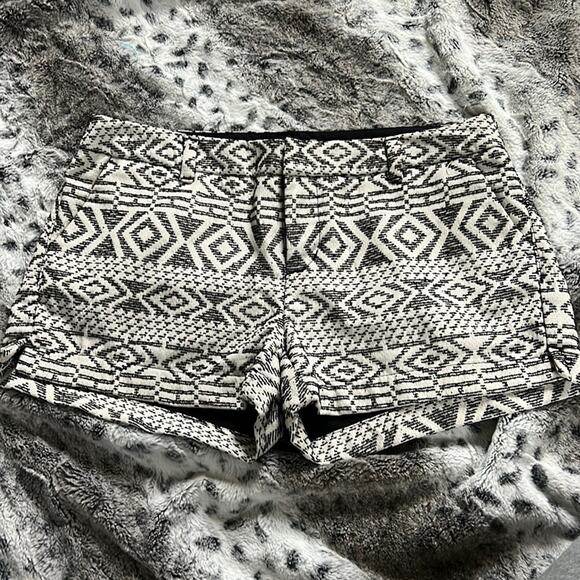 Merona Women's Chino Shorts Size 4 White Black Textured 3" Inseam Low Rise - Picture 1 of 7